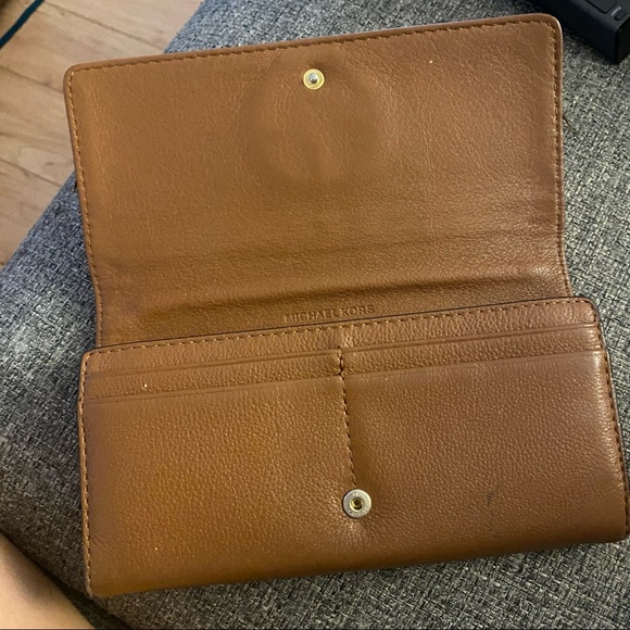 Michael Kors Wallet - Picture 4 of 7